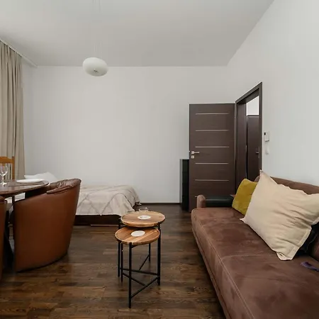 شقة Bright Air-conditioned With Place For Remote Work By Renters