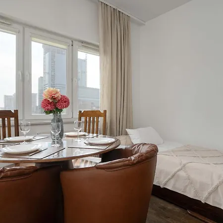 شقة Bright Air-conditioned With Place For Remote Work By Renters *