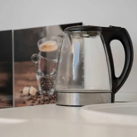 Bright Air-conditioned With Place For Remote Work By Renters